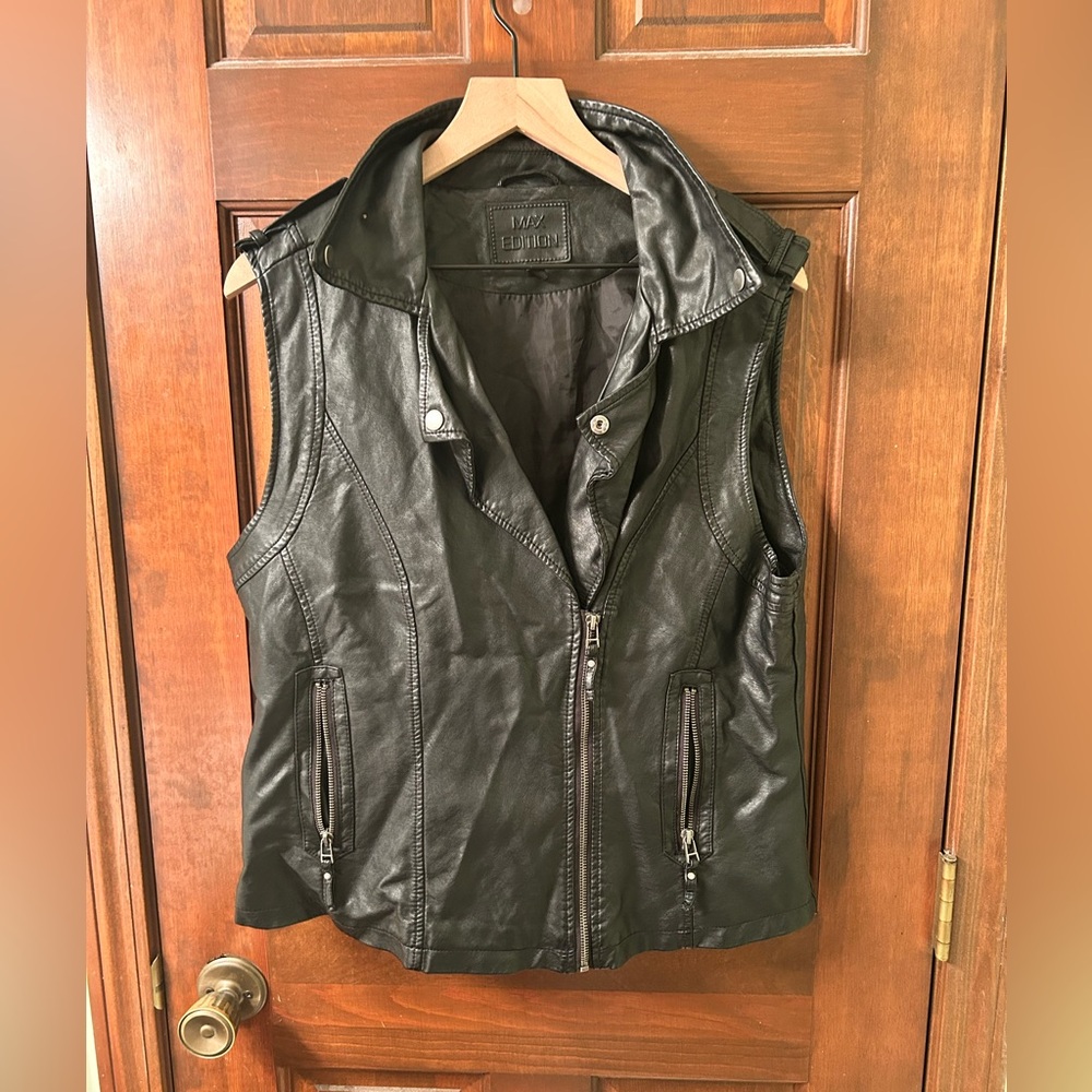 Max Edition Black Pleather Zippered  Vest. Size XL